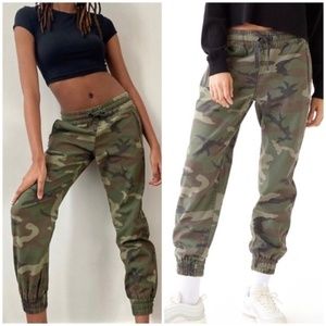 Aritzia Tna Alix Cotton Twill Mid Rise Camo Camouflage Jogger Pants XS